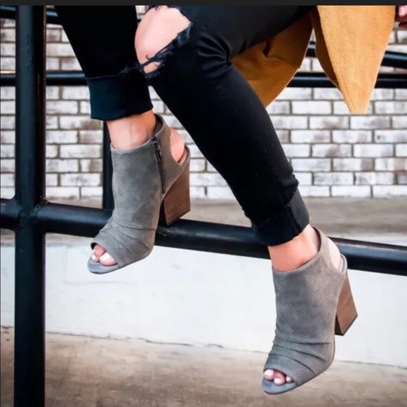 Vince camuto kentvi sandal Clearance